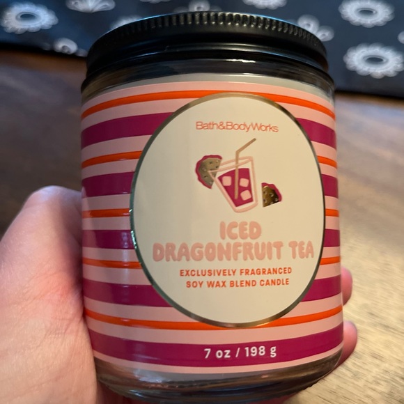 Bath & Body Works Iced Dragonfruit Tea Candle - Picture 2 of 3